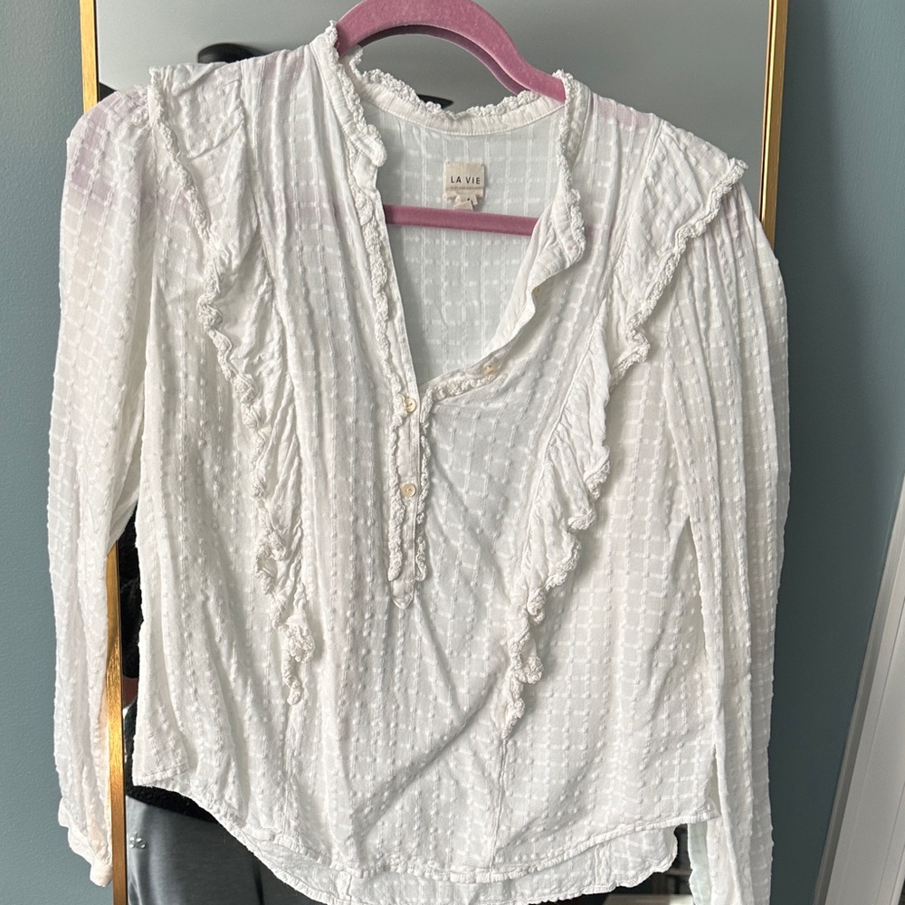 La Vie Elegant White Ruffle Top